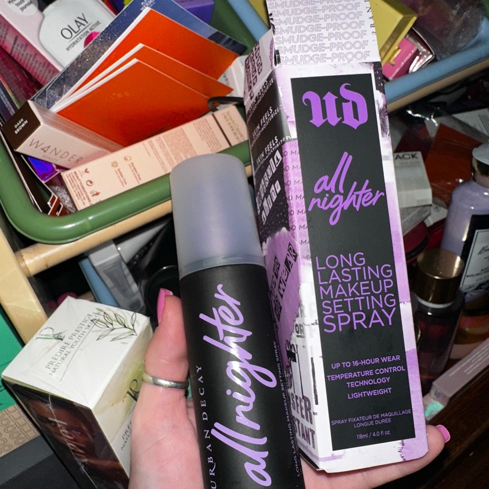 Urban Decay All Nighter Setting Spray - Black and Purple
Og formula